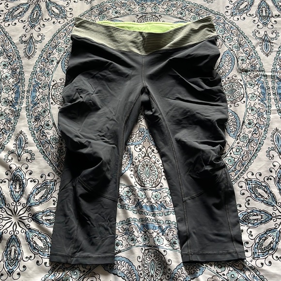 Lululemon Crops Sz 10 - Picture 1 of 3